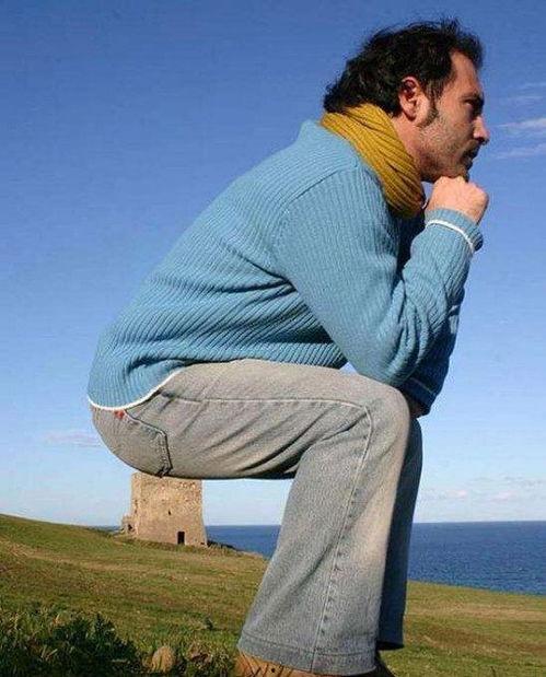 搞笑借位照片,借位照片里的欢乐瞬间